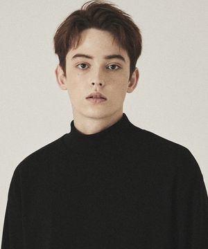 [블랙]B-스테디 하프 폴라넥-블랙