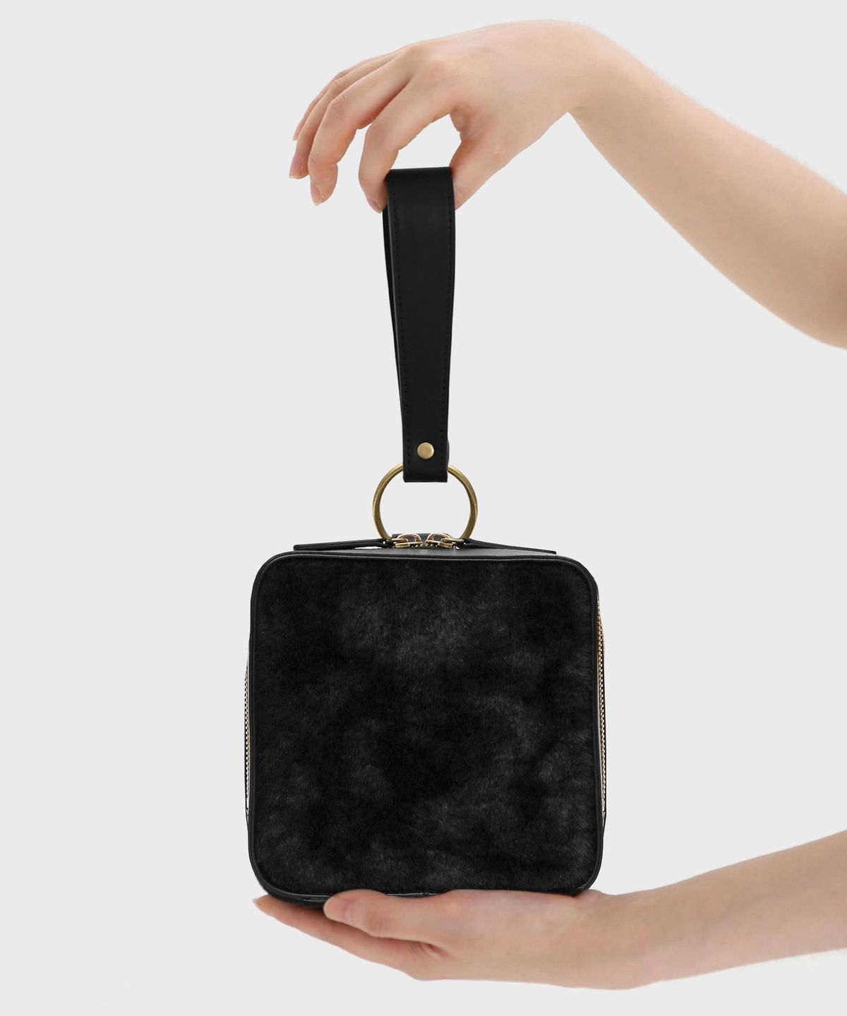 언더컨트롤 스튜디오(UNDERCONTROL STUDIO) BLOCK BAG / RING STRAP / FUR / BLACK