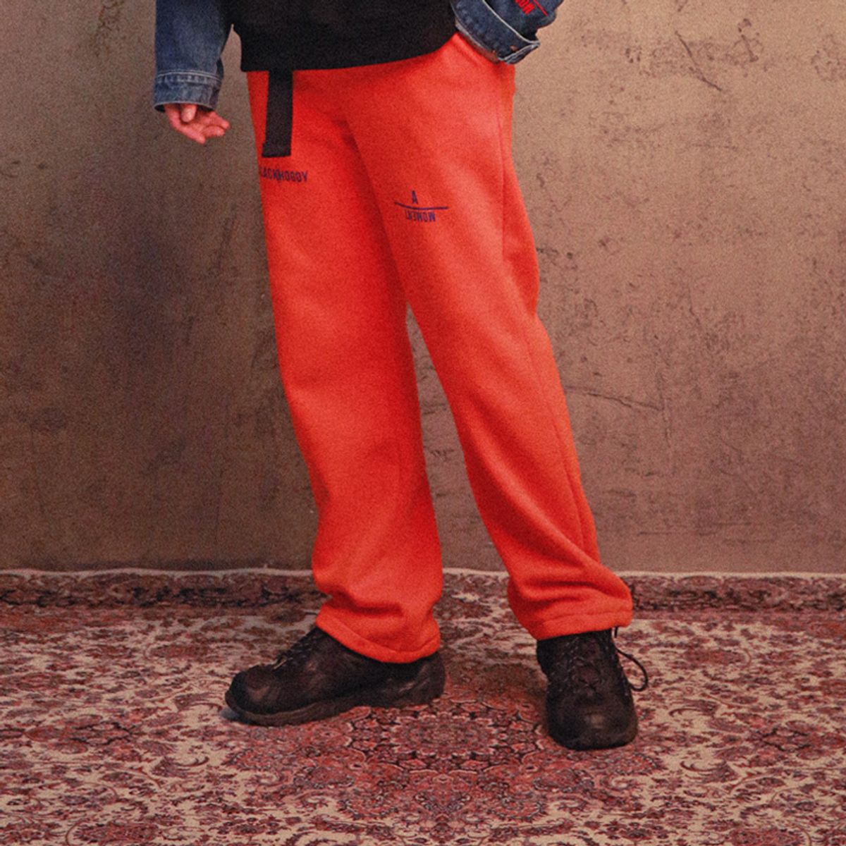 블랙후디(BLACK HOODY) A MOMENT SWEATPANTS ORANGE