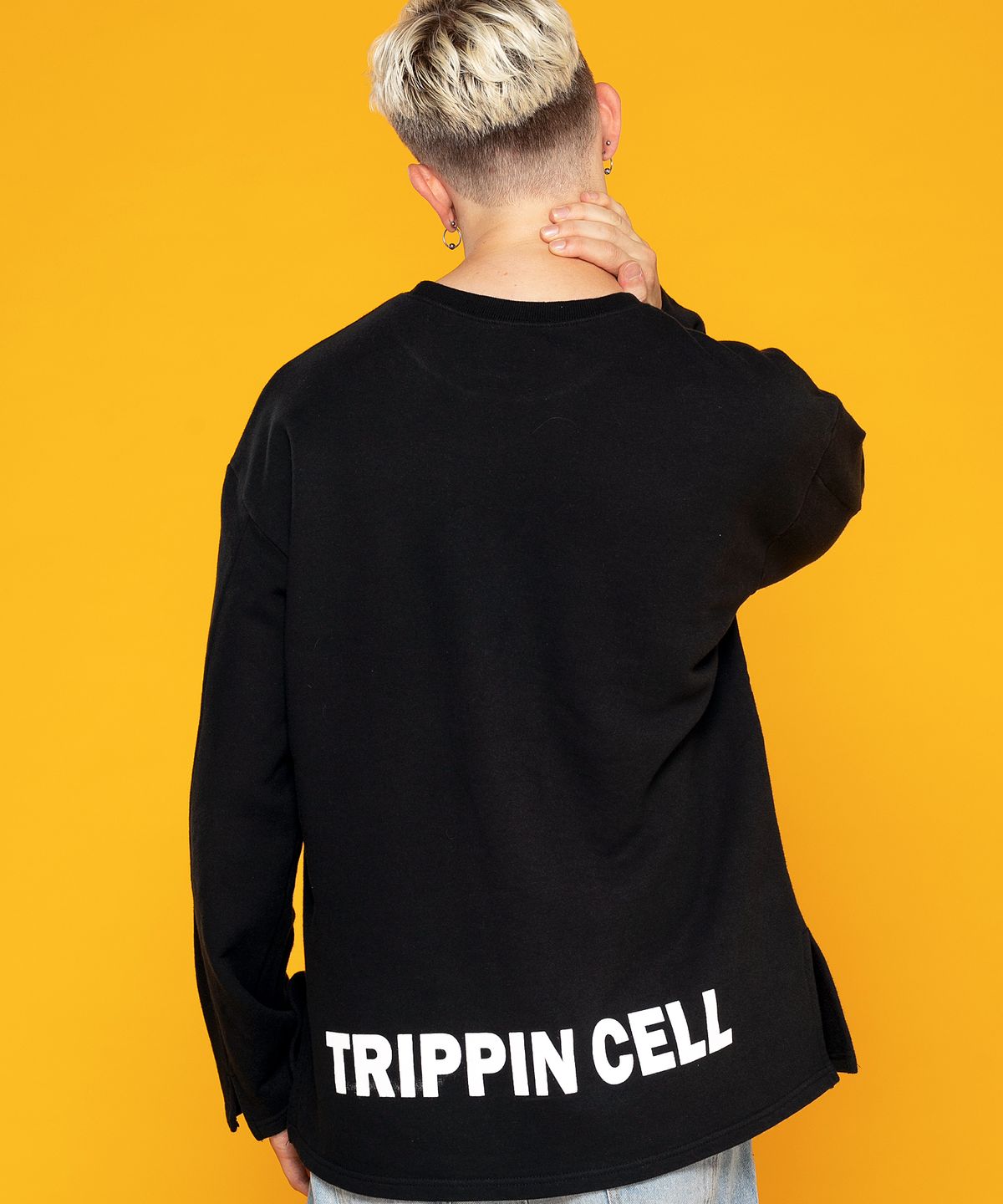 트리핀셀(TRIPPIN CELL) 롱 슬리브 긴팔소매 트임티셔츠 맨투맨 블랙