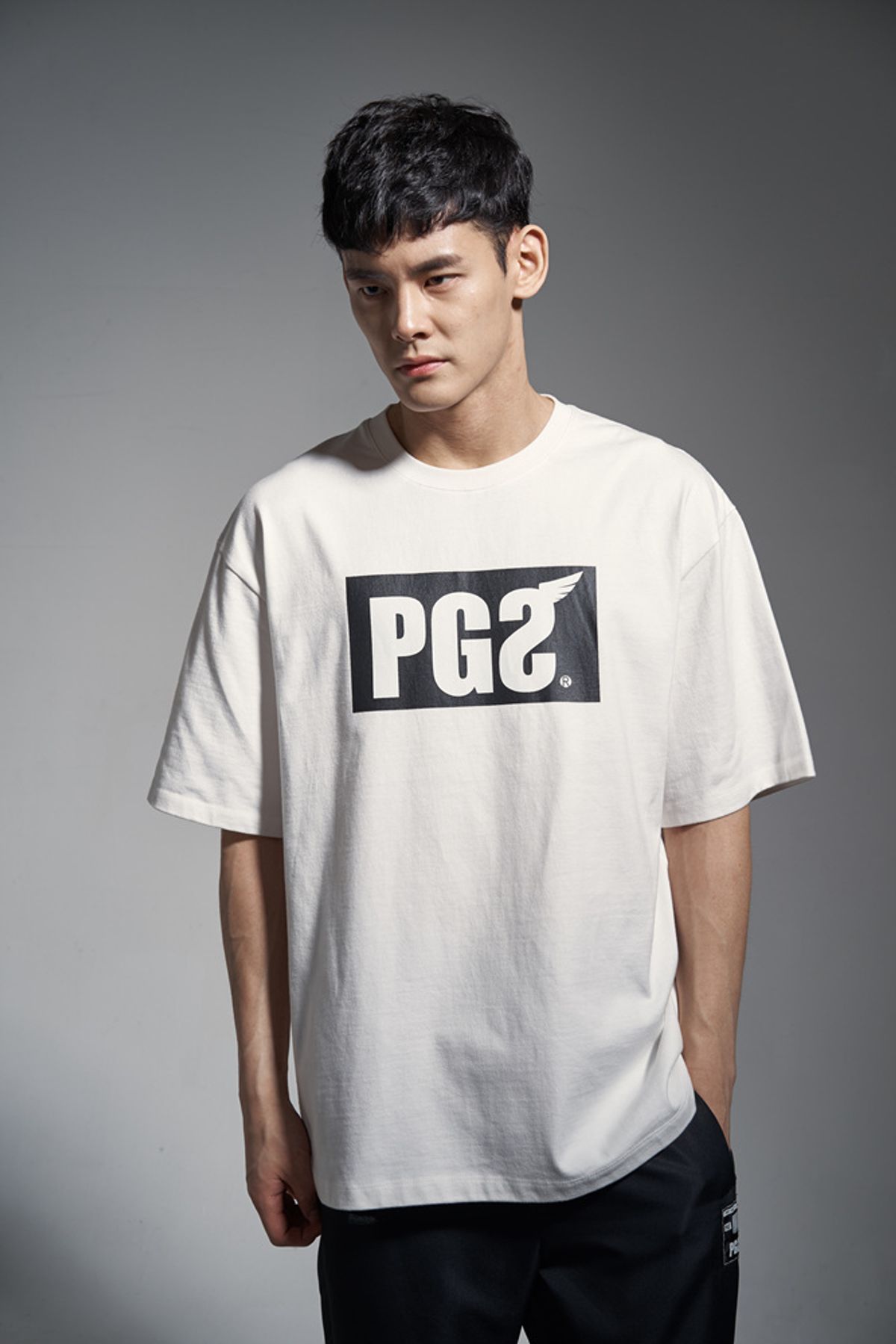 피글스(PIGLES) 베이직 박스로고 티셔츠(화이트)