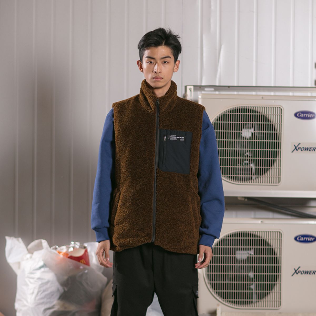발란트(BALANT) 하이넥 플리스 집업 베스트 브라운 타입