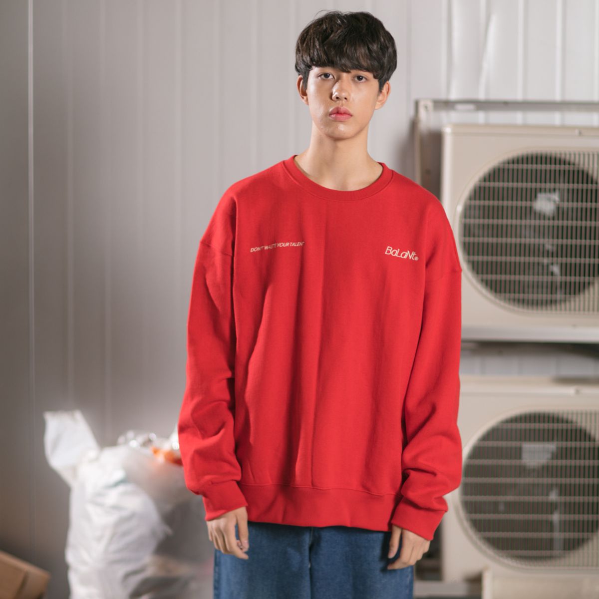 발란트(BALANT) 패션 슬로건자수 베이직 스웨이트셔츠 레드