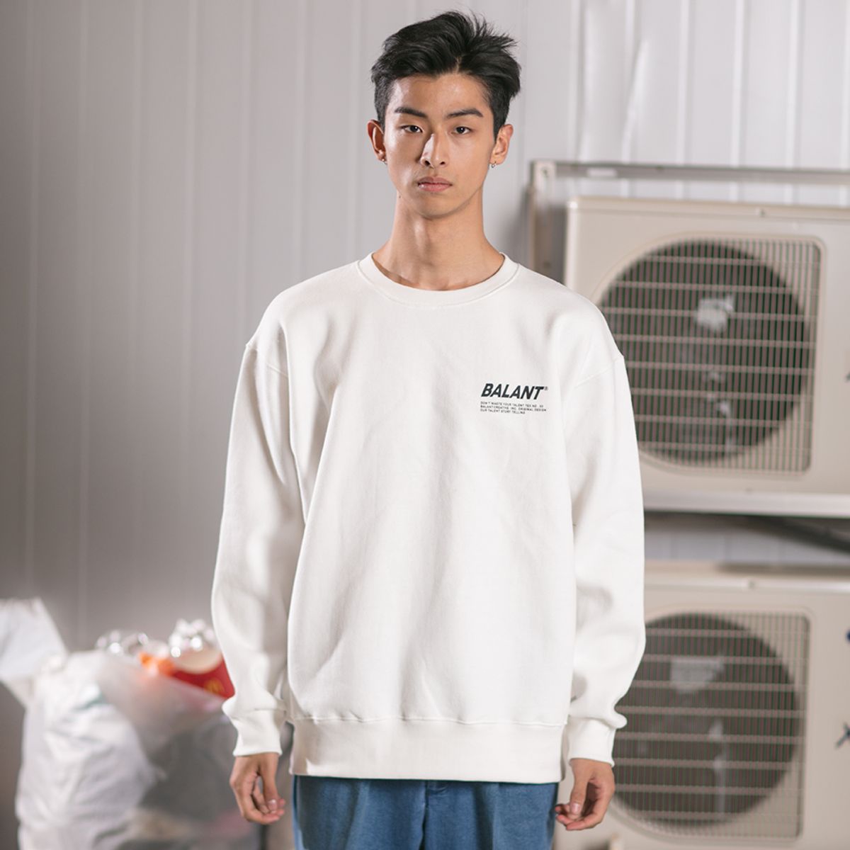 발란트(BALANT) 아워 스토리 베이직 스웨이트셔츠 화이트
