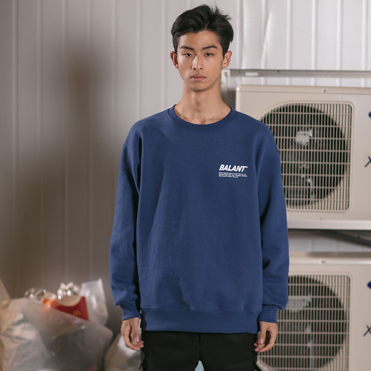 발란트(BALANT) 아워 스토리 베이직 스웨이트셔츠 네이비