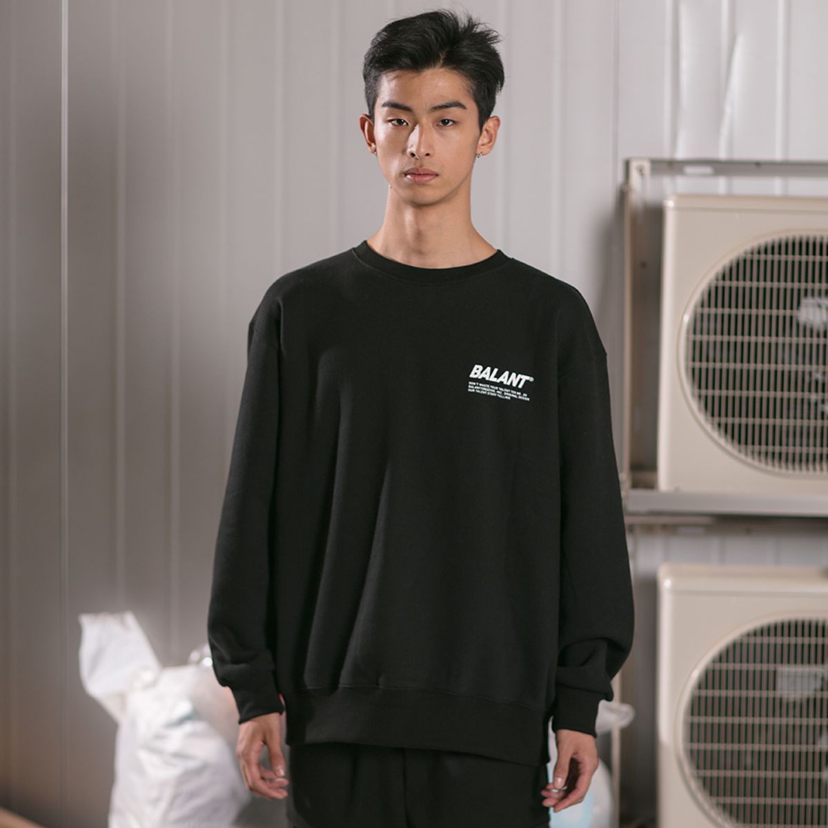 발란트(BALANT) 아워 스토리 베이직 스웨이트셔츠 블랙