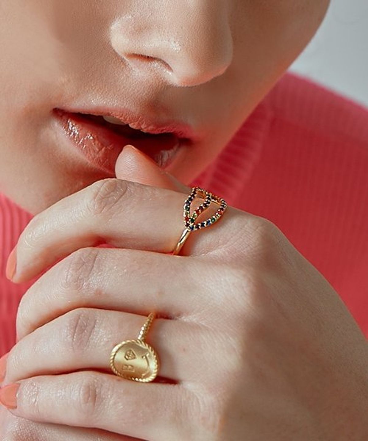 봉보(BONBEAU) 레인보우 큐빅 입술 18k 골드 반지