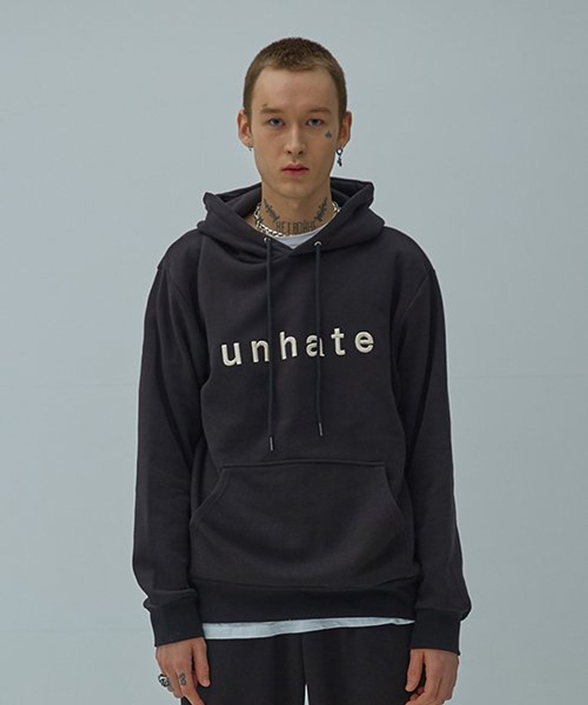언헤이트(UNHATE) 로고 후드 블랙