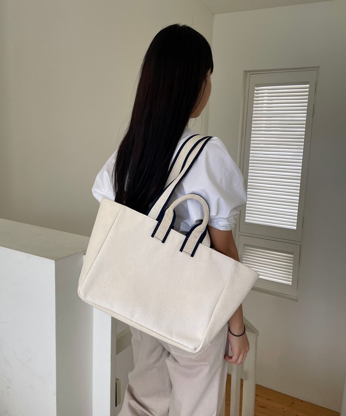 언폴드(UNFOLD) Two tone strap bag - ivory