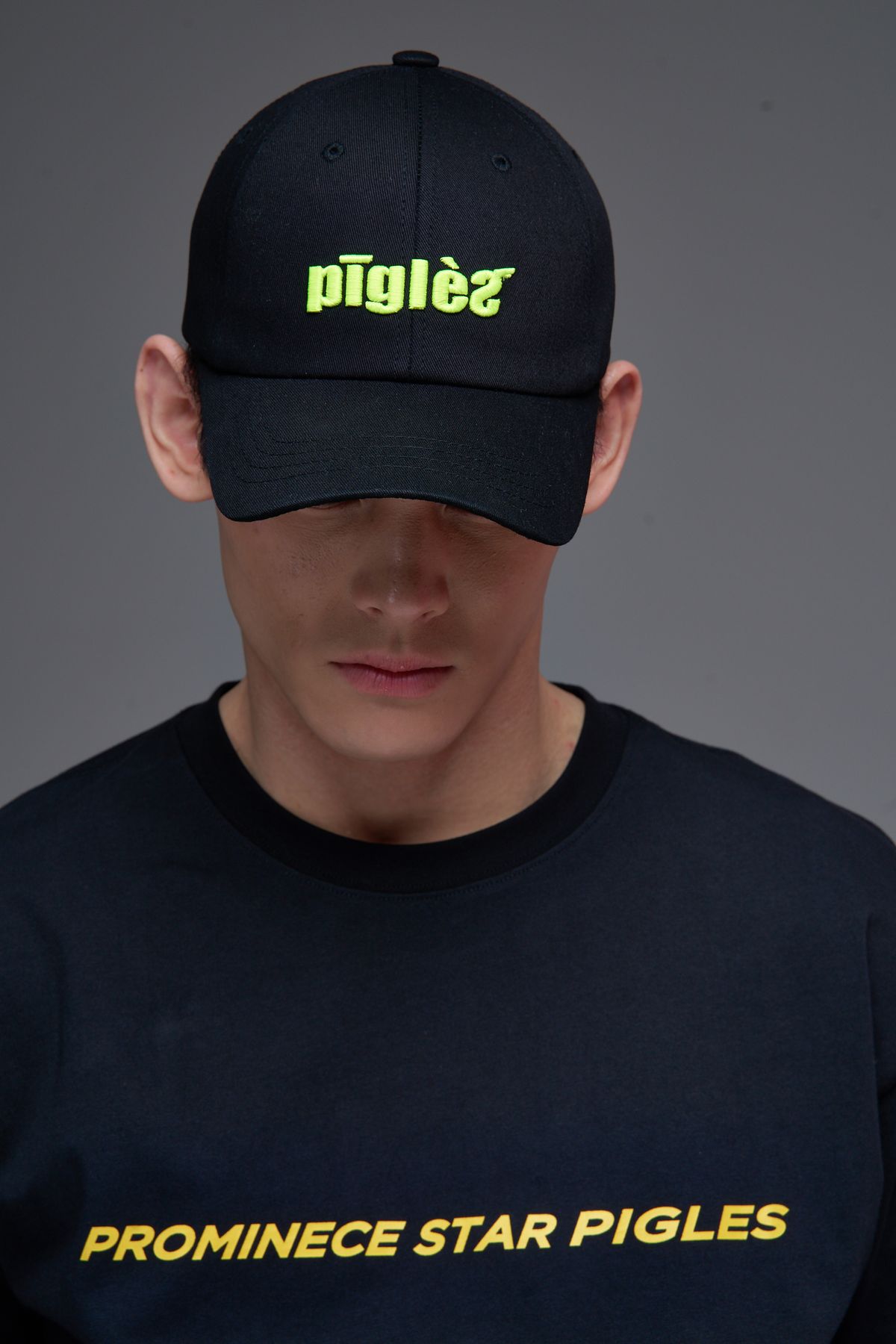 피글스(PIGLES) 볼륨자수 로고 모자(블랙)