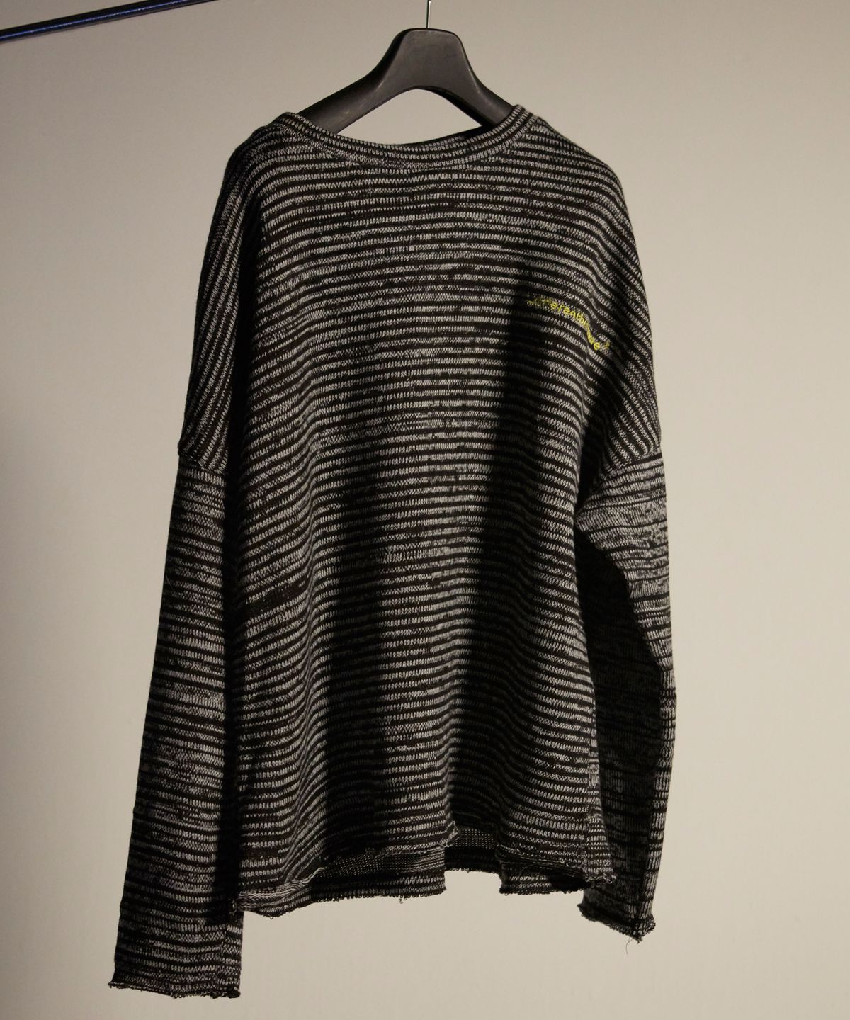 디퍼런트벗세임(DIFFERENTBUTSAME) embroidery knit black/white