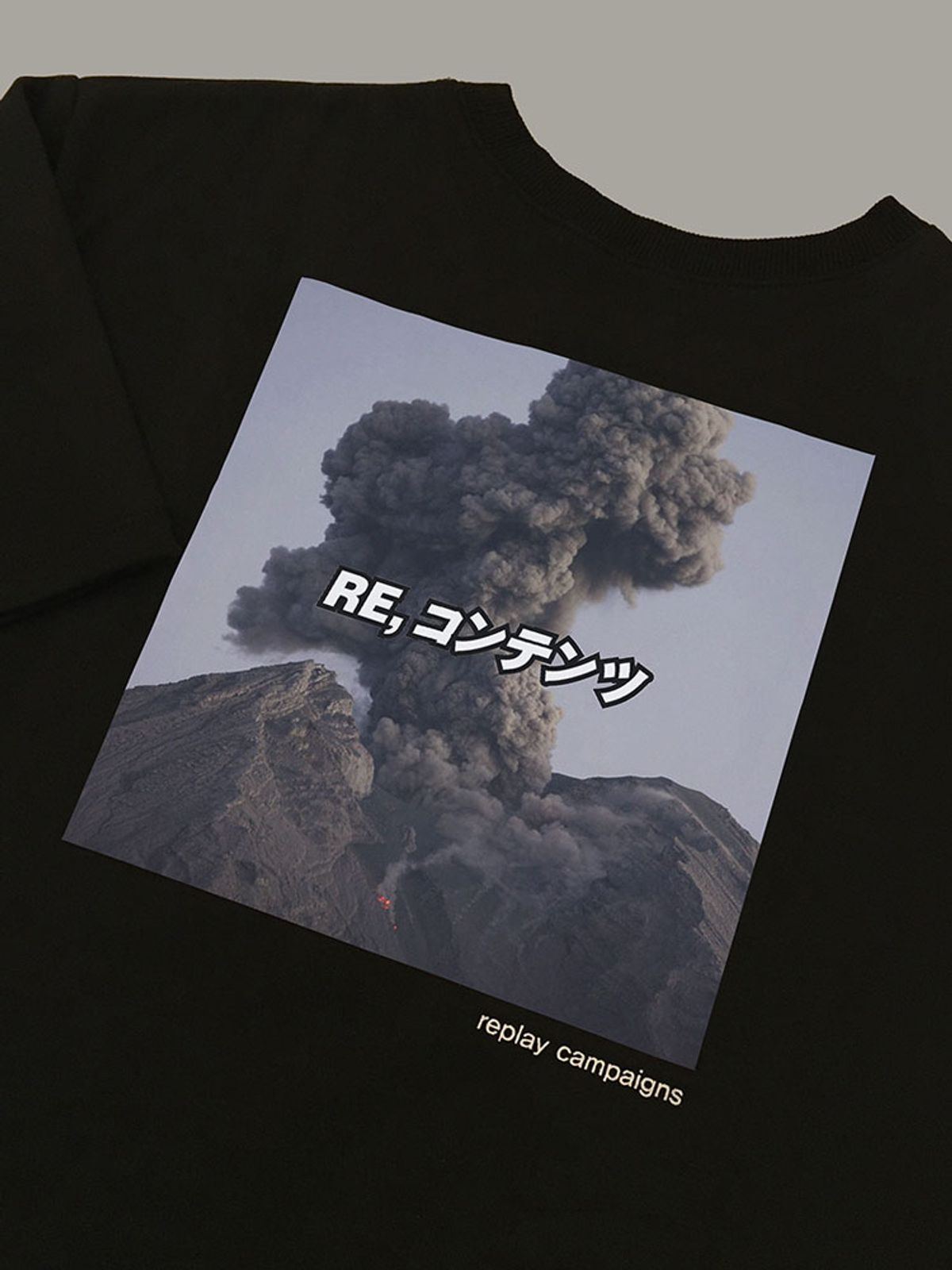 리플레이컨테이너(REPLAY CONTAINER) new black replay campaign 1/2 tee (chacoal)