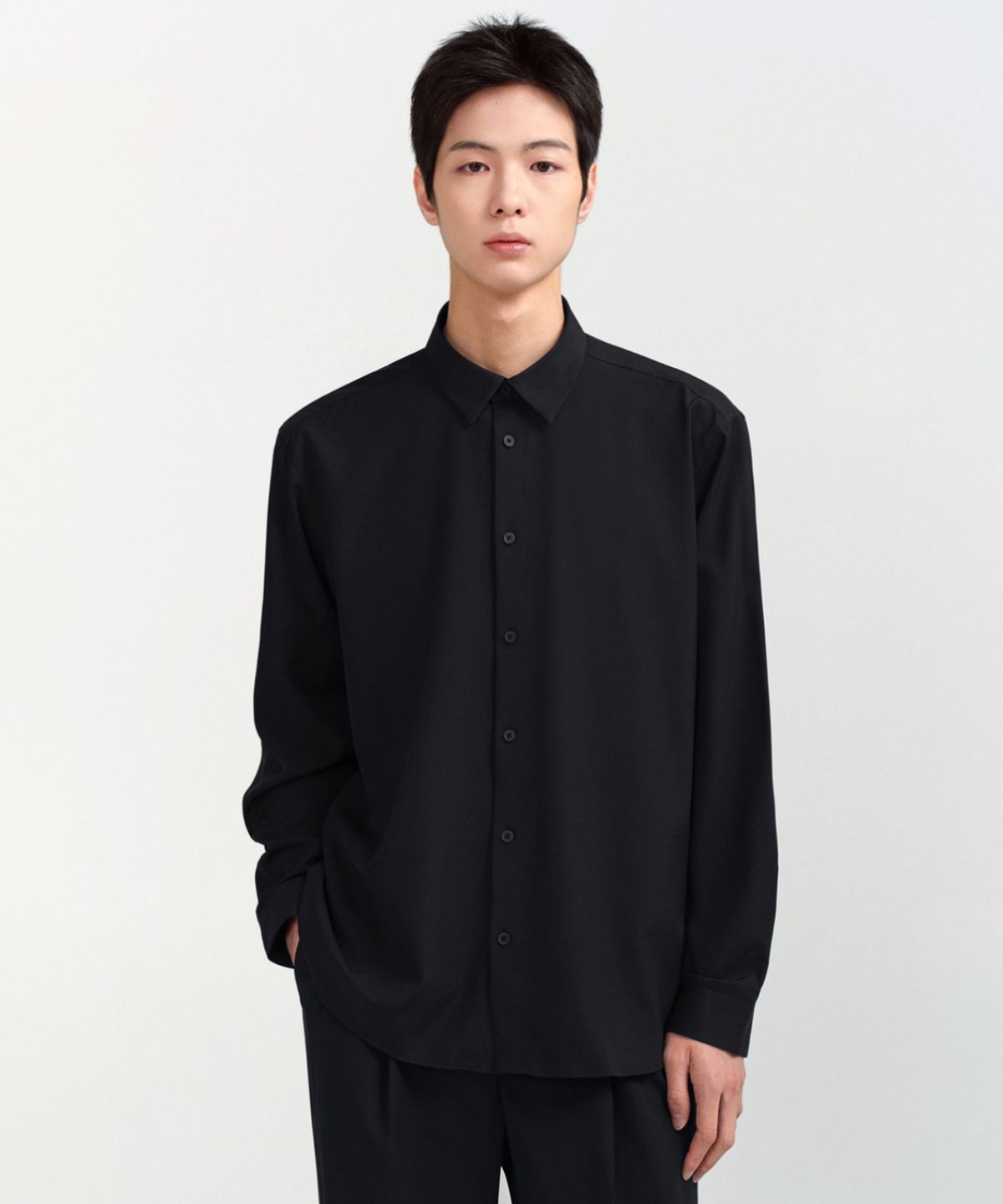 무신사 스탠다드(MUSINSA STANDARD) 릴렉스 핏 실키 셔츠 [블랙]