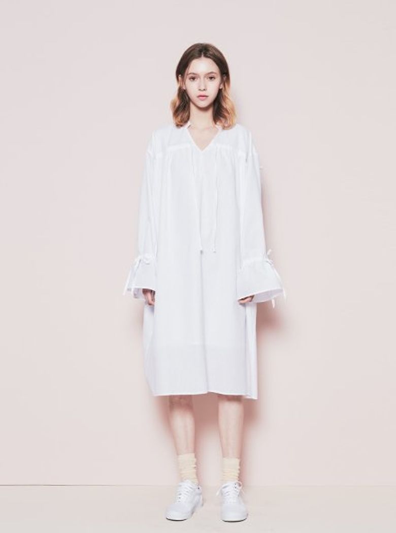 셔링 디테일 러블리 드레스 (WHITE)