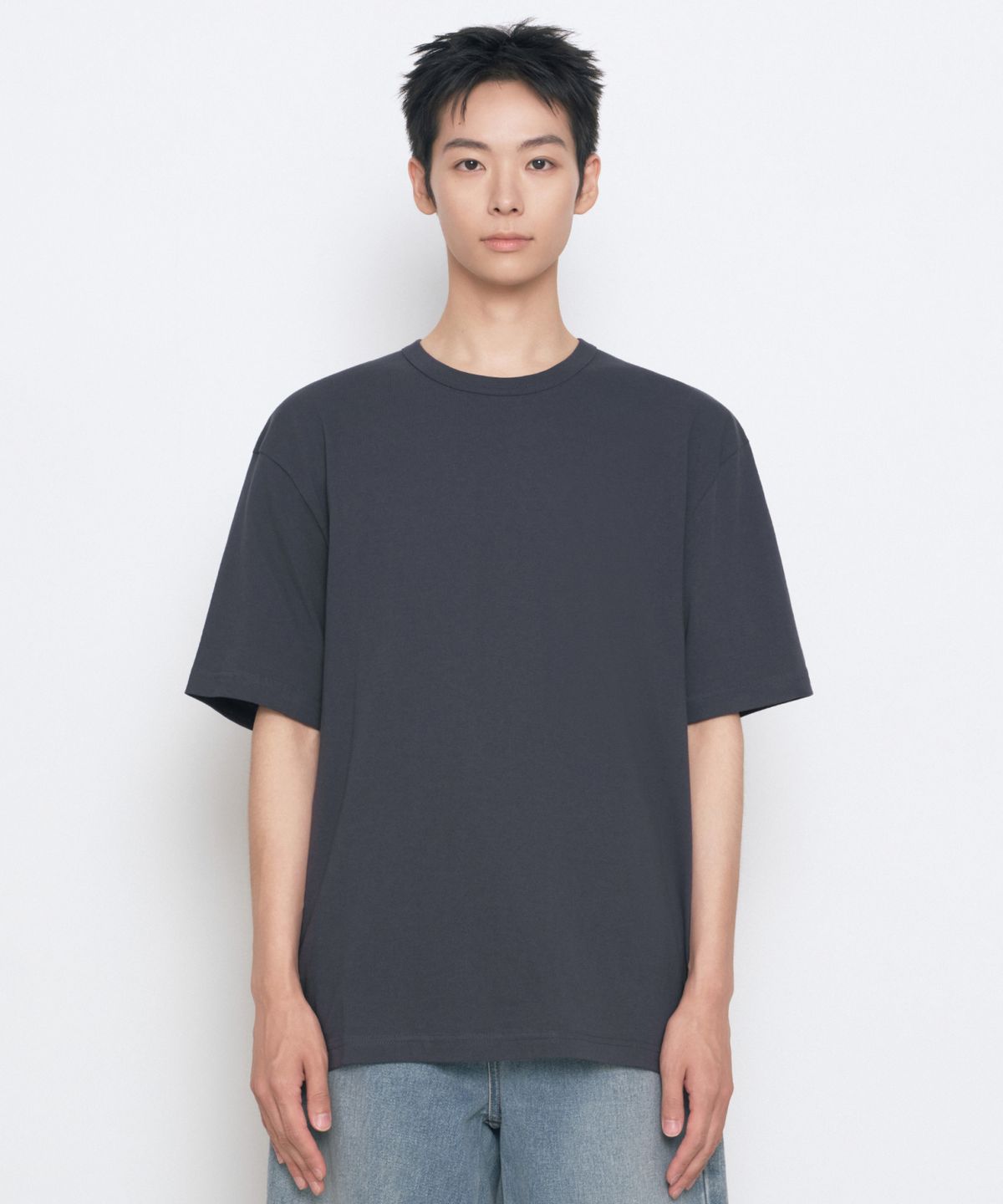 무신사 스탠다드(MUSINSA STANDARD) 릴렉스 핏 크루 넥 티셔츠 [다크 그레이]
