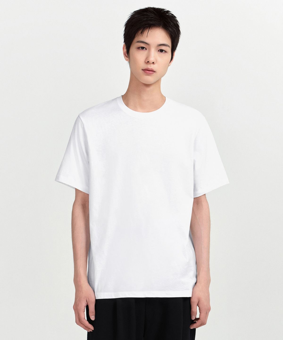 무신사 스탠다드(MUSINSA STANDARD) 베이식 크루 넥 티셔츠 [화이트]