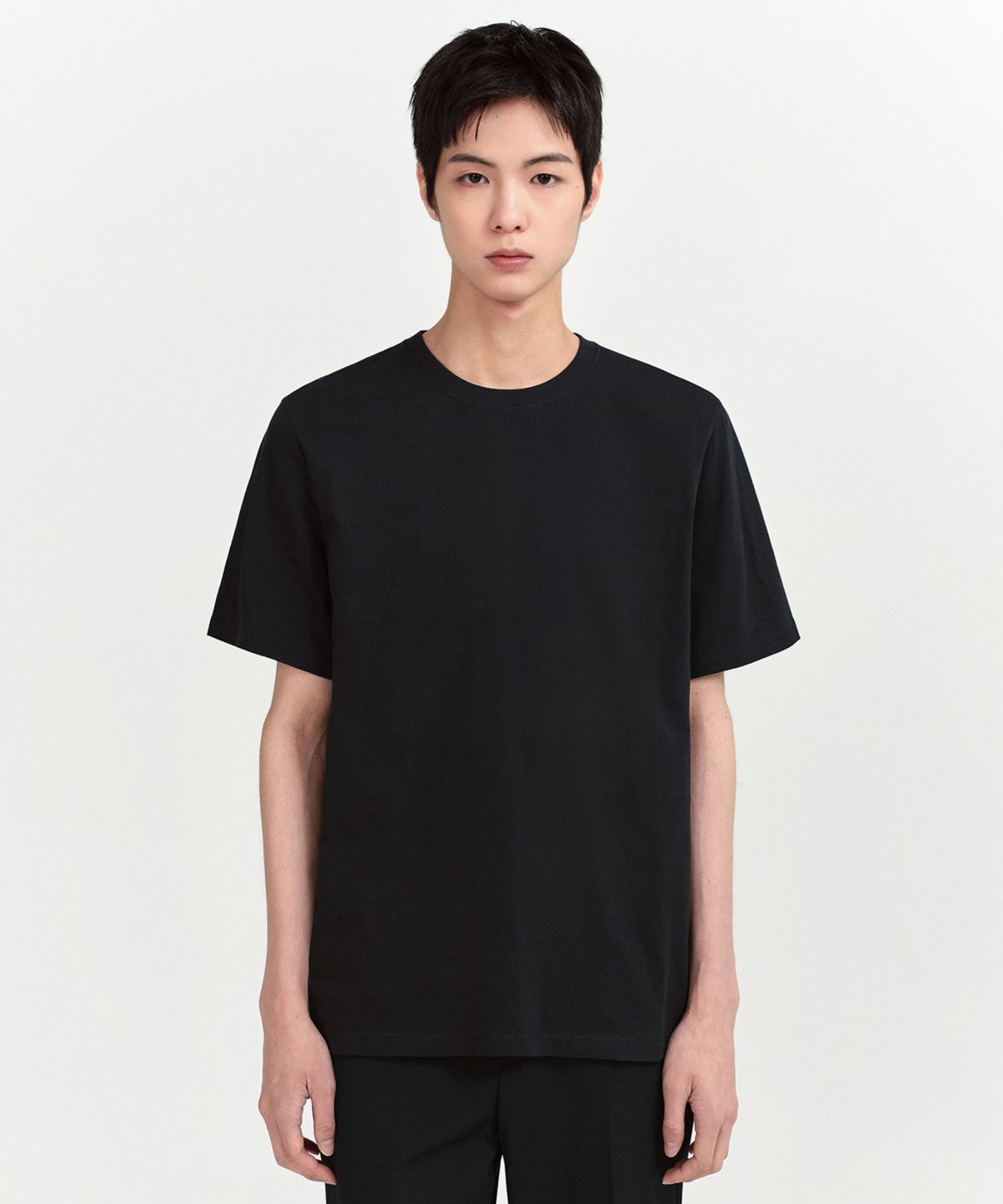 무신사 스탠다드(MUSINSA STANDARD) 베이식 크루 넥 티셔츠 [블랙]