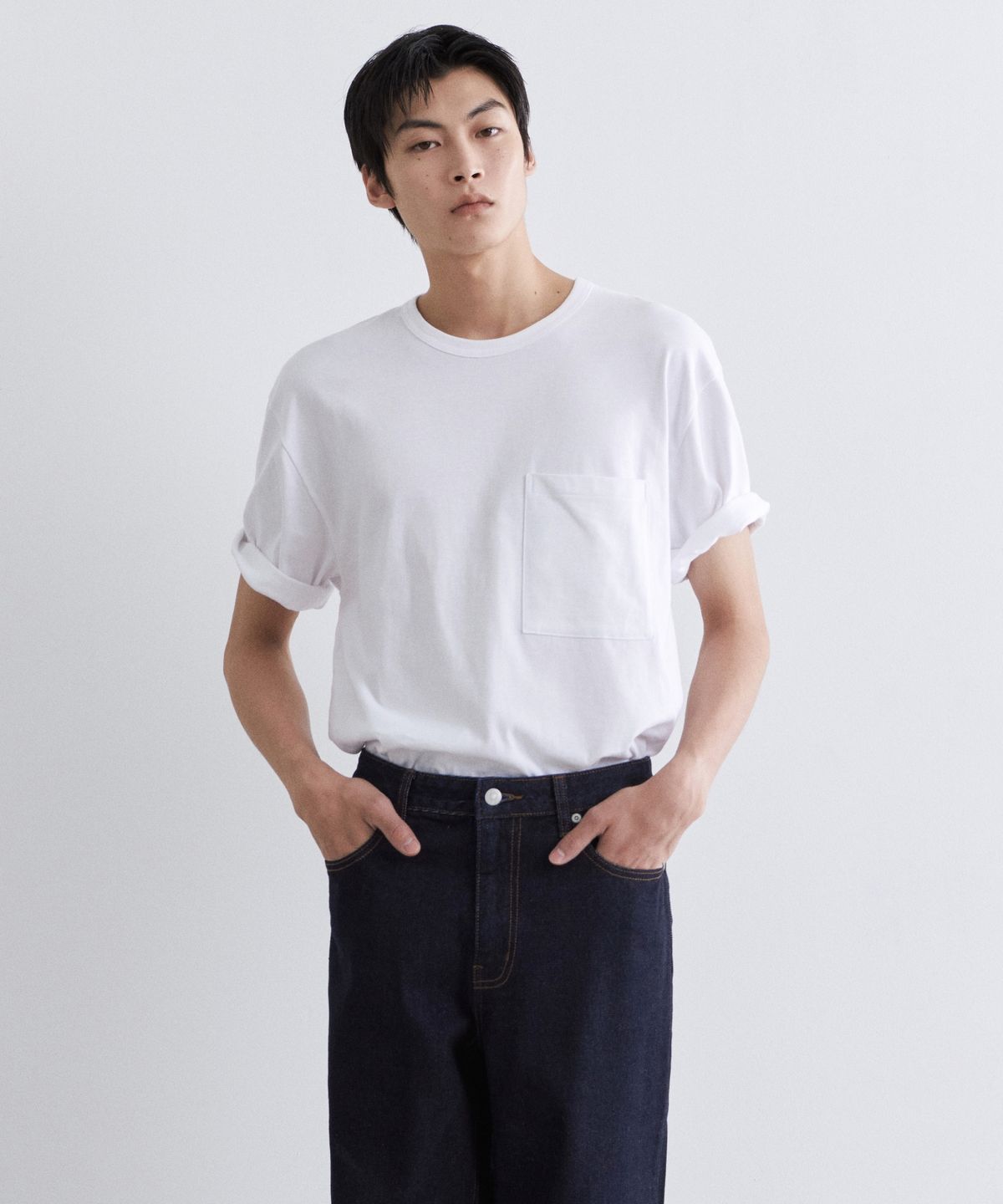 무신사 스탠다드(MUSINSA STANDARD) 릴렉스 핏 크루 넥 포켓 티셔츠 [화이트]