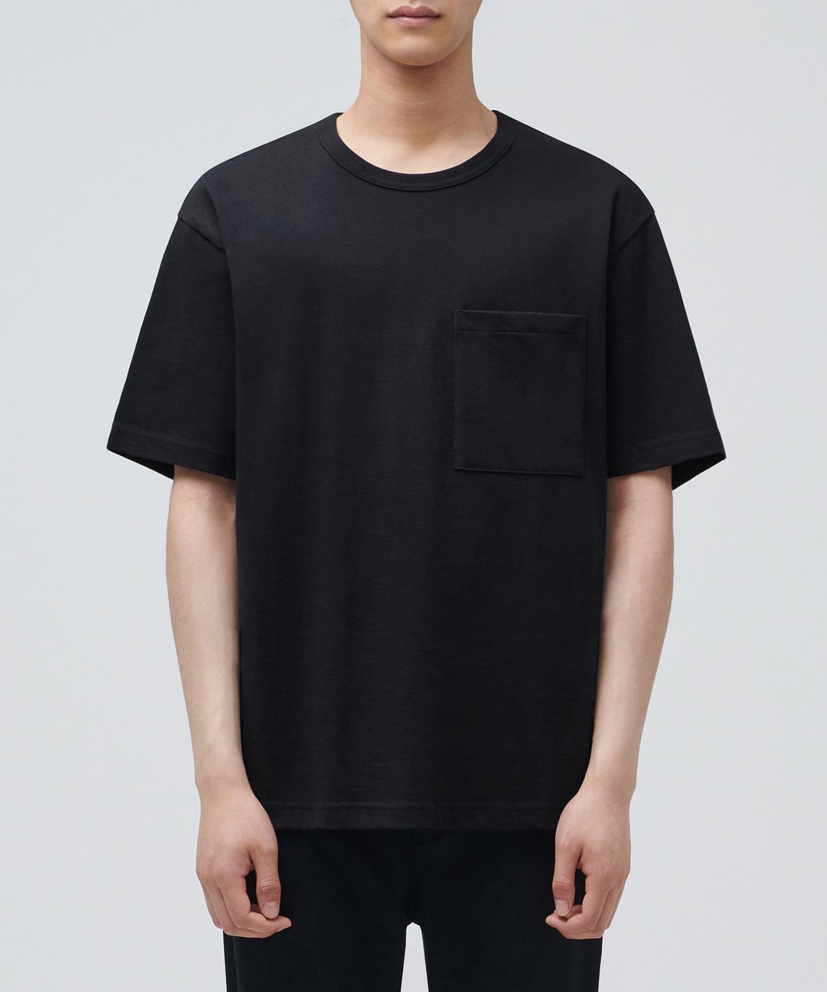 무신사 스탠다드(MUSINSA STANDARD) 릴렉스 핏 크루 넥 포켓 티셔츠 [블랙]