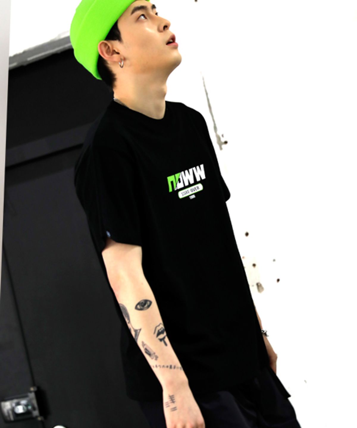 나우왓(NOWWHAT) NOWW 로고 티셔츠 (블랙)