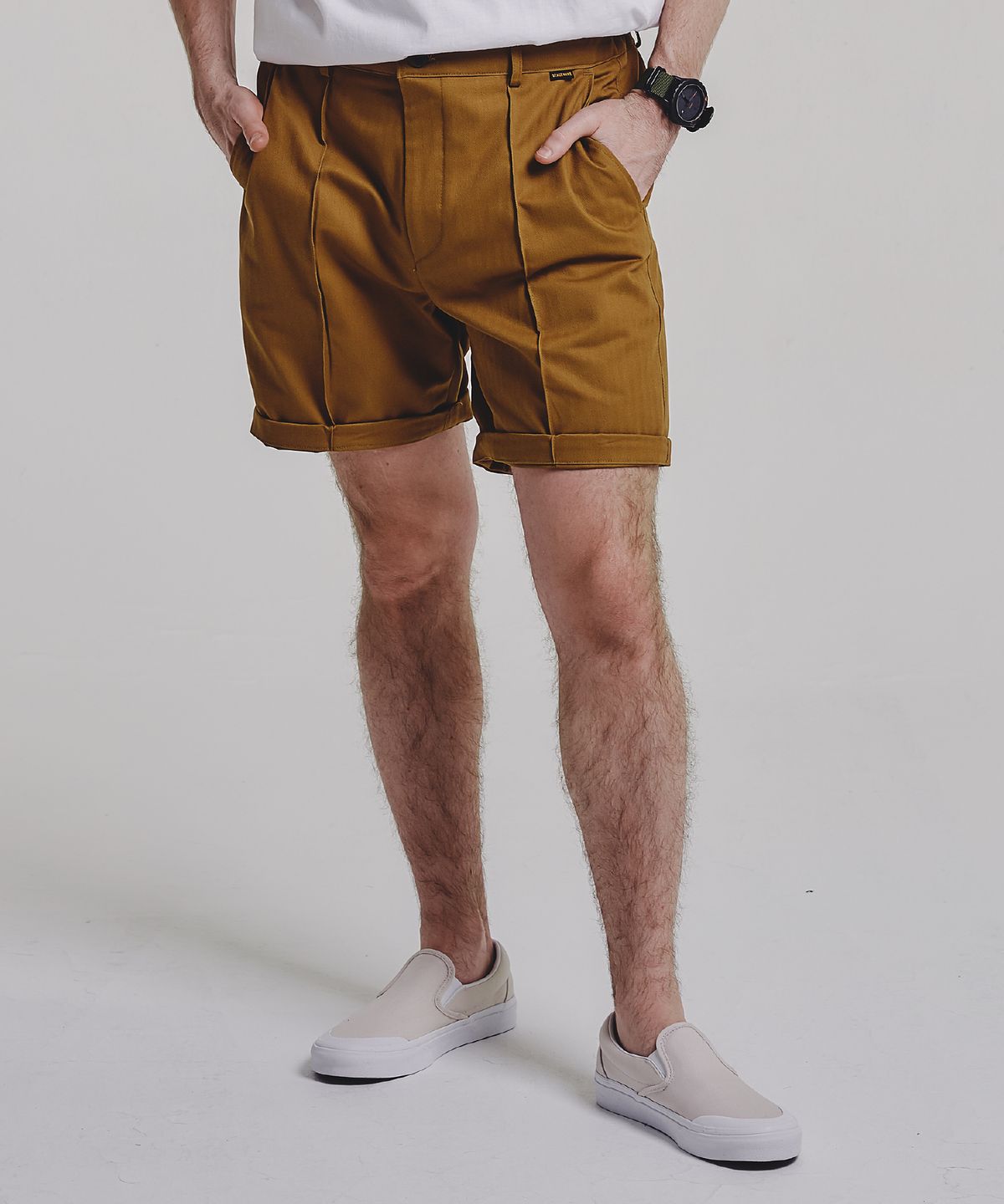 스테이지 네임(STAGE NAME) 핀턱 밴딩 반바지_카멜