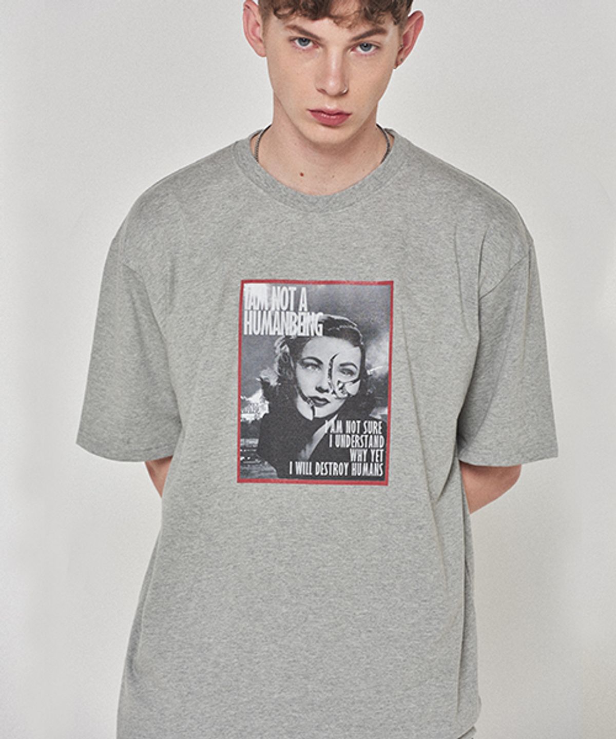 아임낫어휴먼비잉(I AM NOT A HUMAN BEING) Magazine Tee - GREY