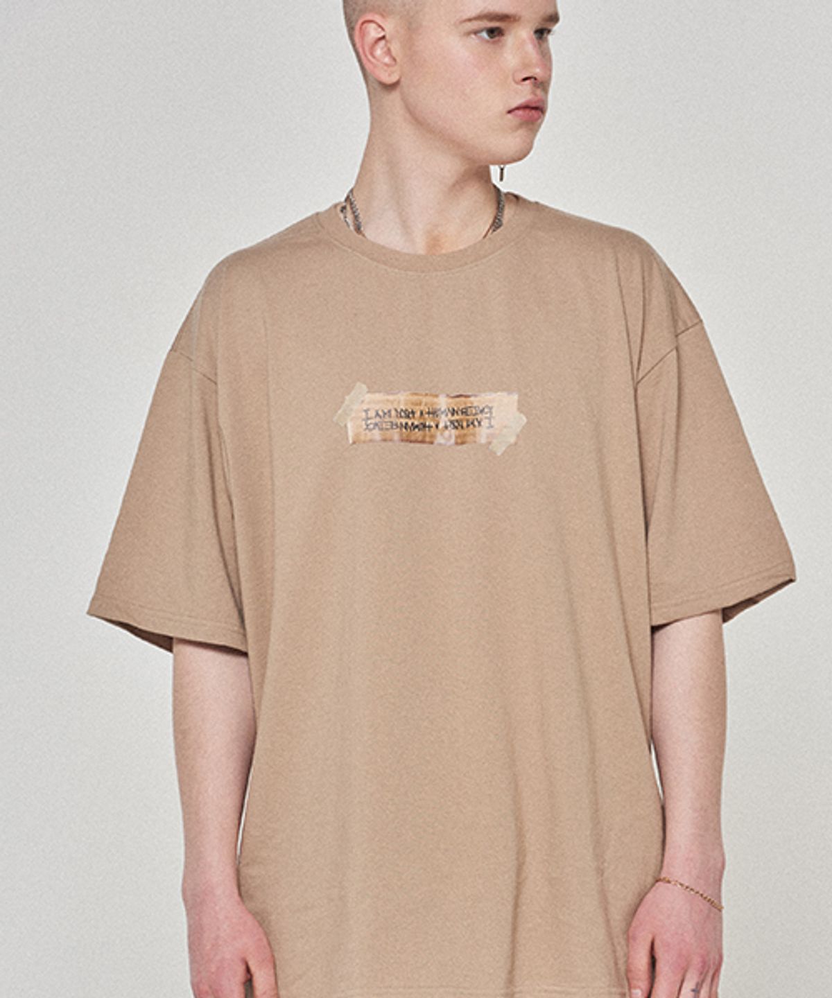 아임낫어휴먼비잉(I AM NOT A HUMAN BEING) Box Logo Tee - BEIGE