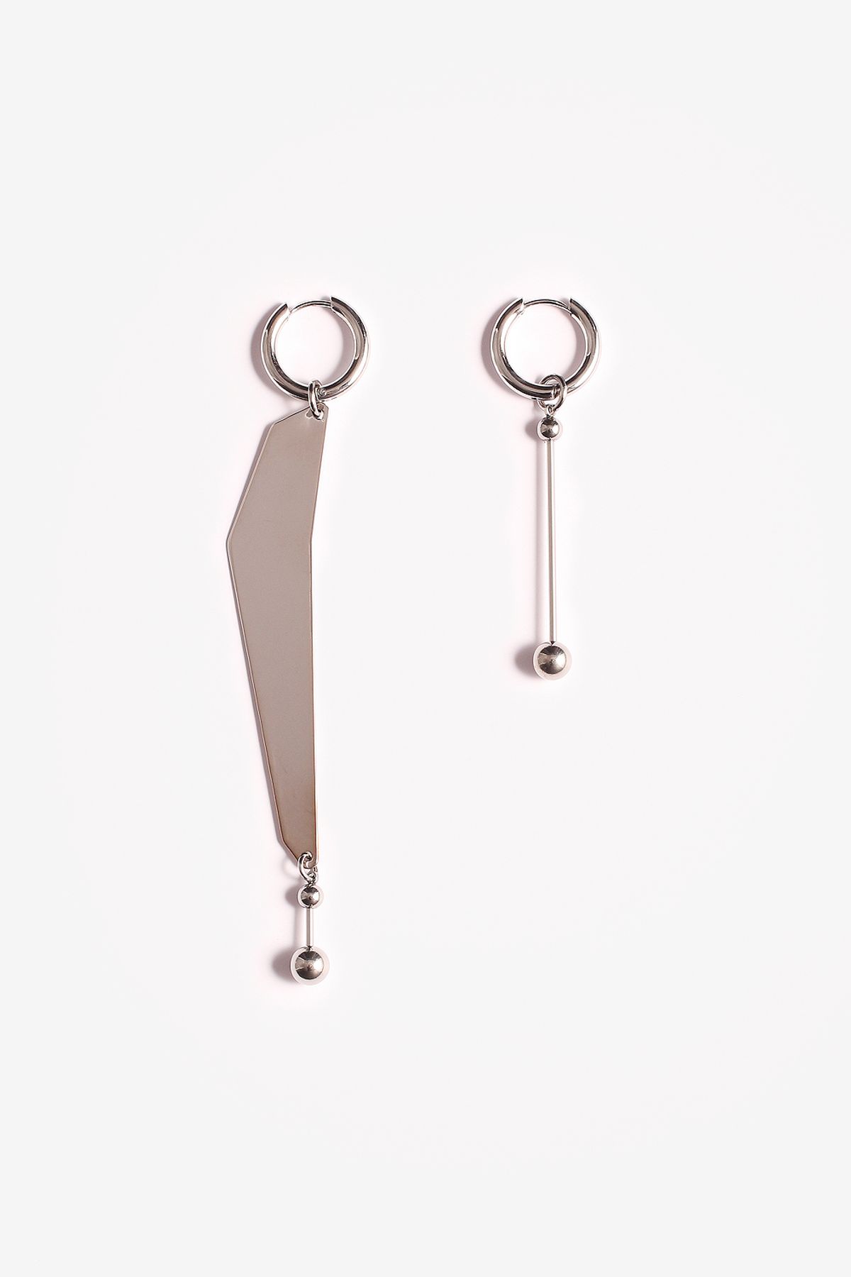 모드곤(MODGONE) The tip of an iceberg & water drop earring