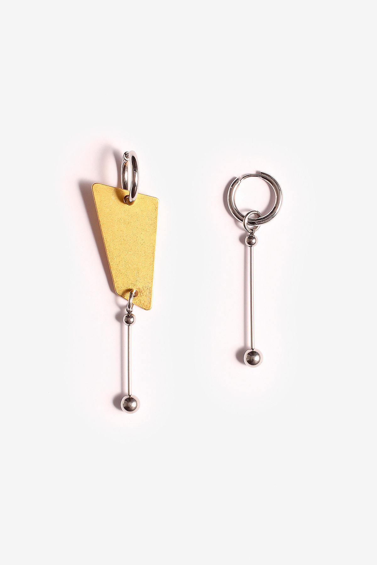 모드곤(MODGONE) Golden lozenge ice earring