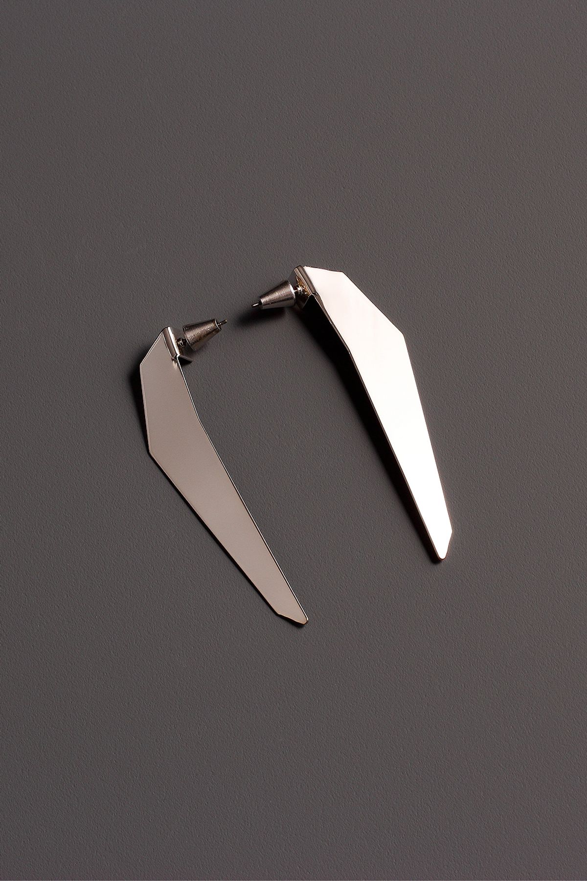 모드곤(MODGONE) The tip of an iceberg earring