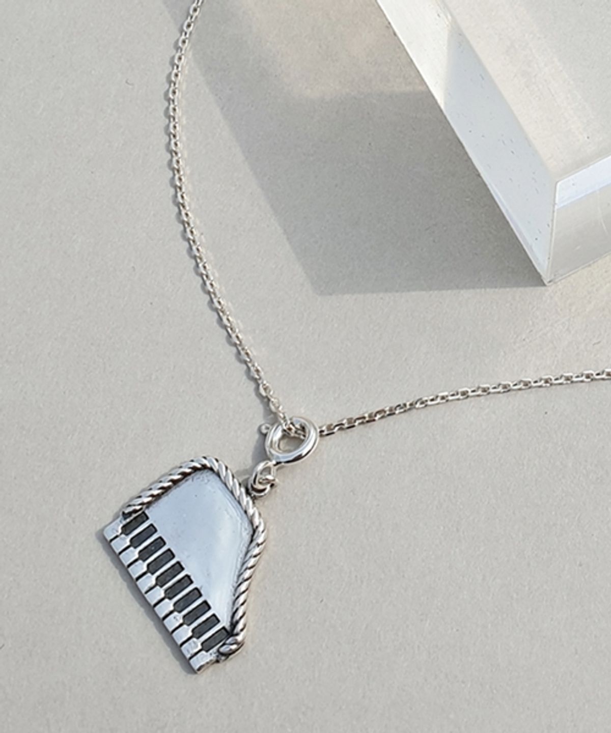 봉보(BONBEAU) 유니크 피아노 팬던트 목걸이 Piano crescendo Necklace
