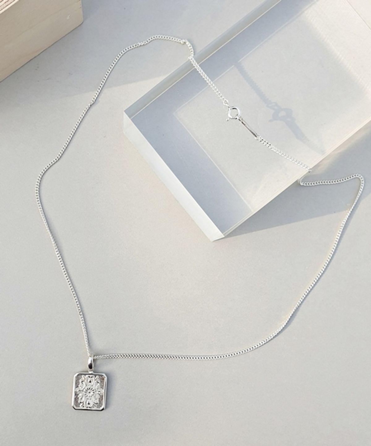 봉보(BONBEAU) 스퀘어 코인 목걸이 Door Flover silver Necklace