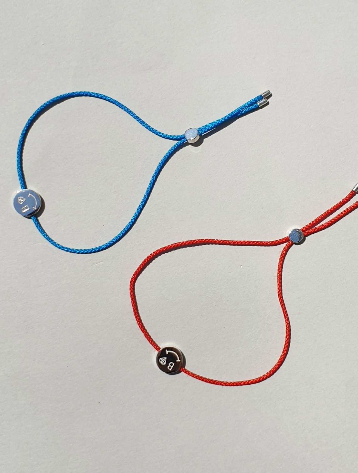 봉보(BONBEAU) 봉보 실버 스마일 코인 매듭팔찌 Smile string Bracelet