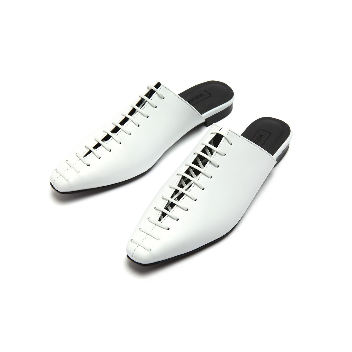 뮤즈몽(MUSEMONT) 코르셋 블로퍼 화이트