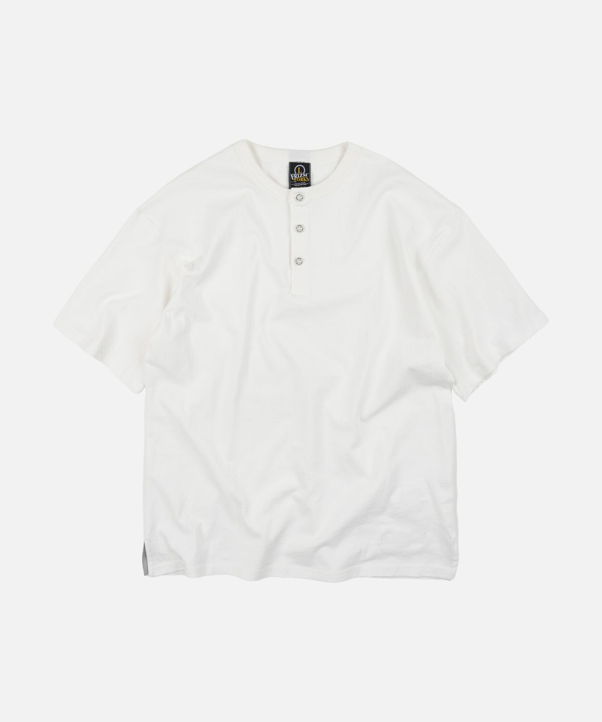 프리즘웍스(FRIZMWORKS) HENLEY NECK HALF TEE _ WHITE