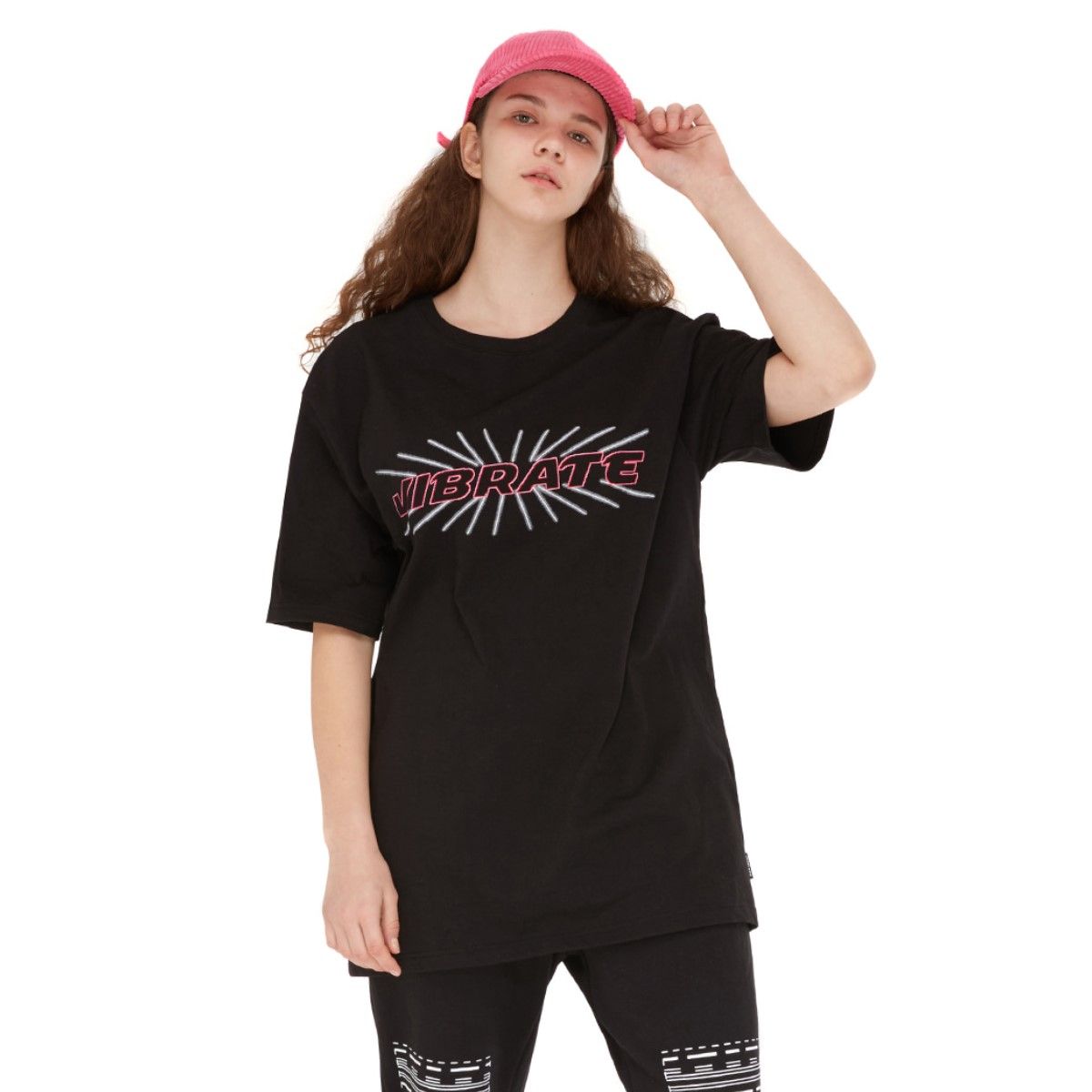 바이브레이트(VIBRATE) LIGHT UP LOGO T-SHIRT (BLACK)