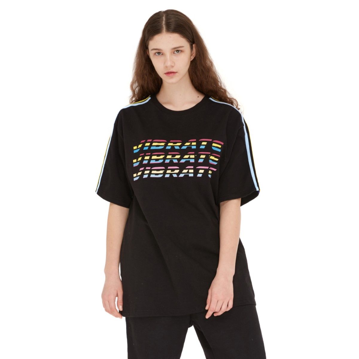 바이브레이트(VIBRATE) TRIPLE LOGO T-SHIRT (BLACK)