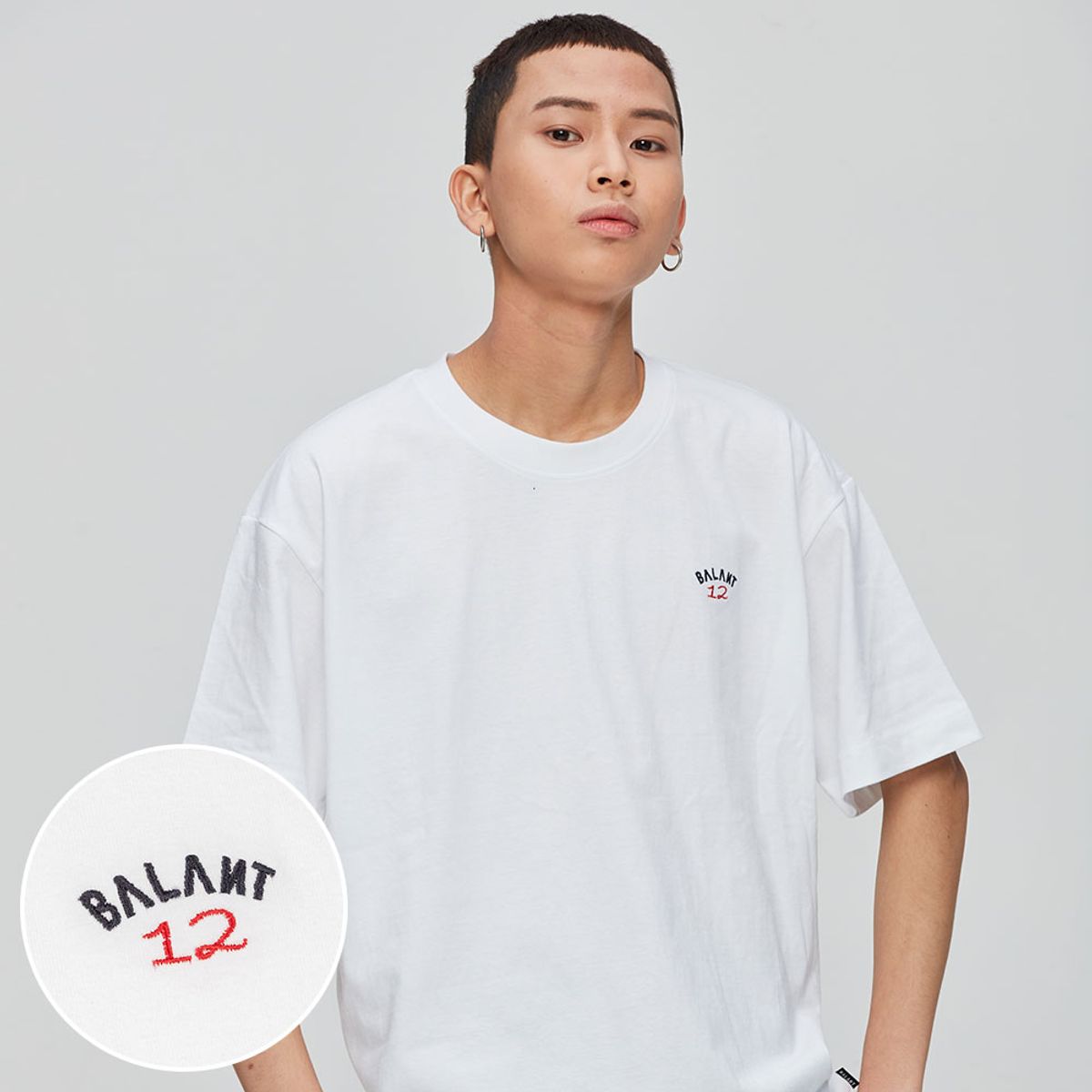 발란트(BALANT) 시그니처 로고 베이직 티셔츠 - 화이트