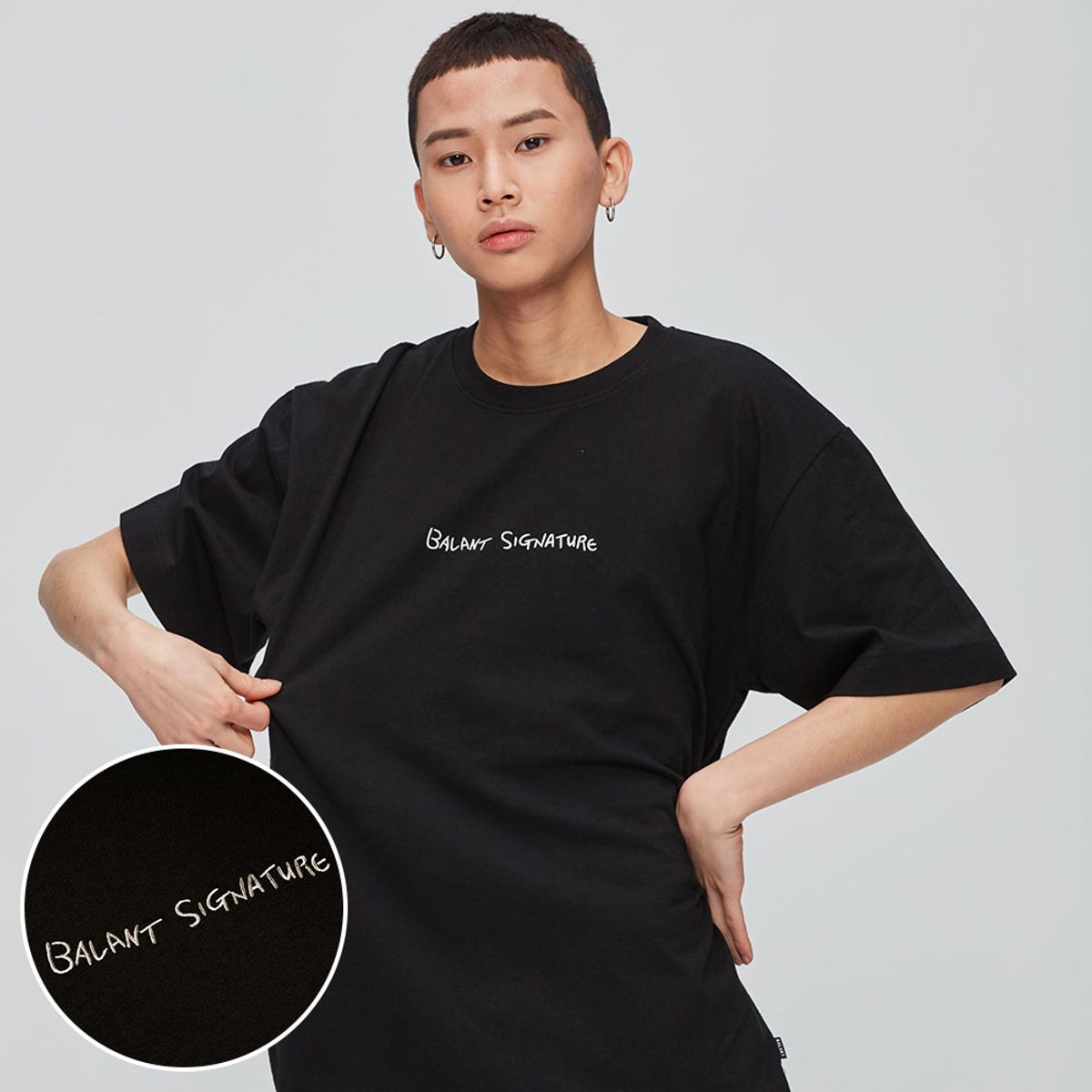 발란트(BALANT) 시그니처 슬로건 베이직 티셔츠 - 블랙