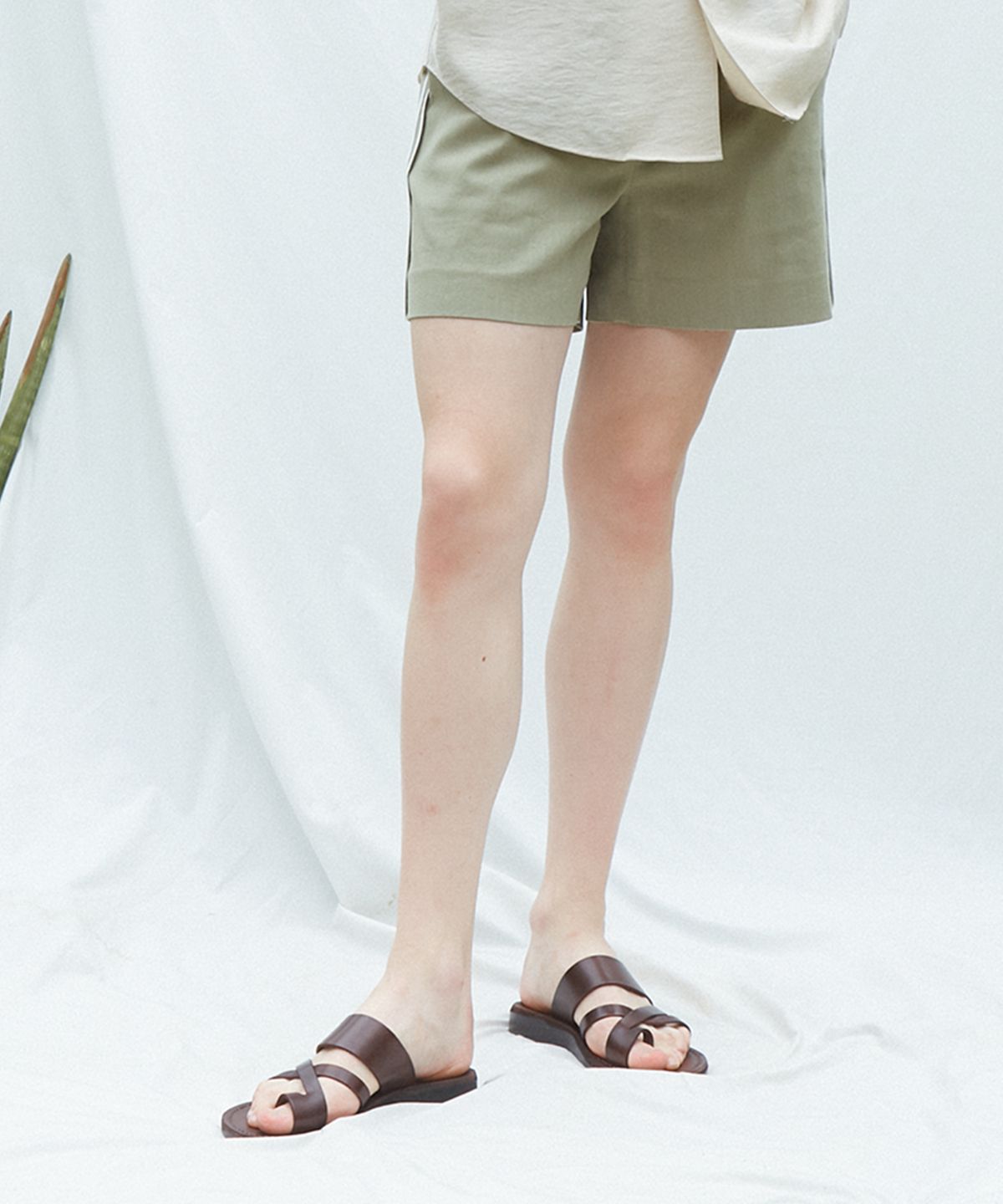 뮤게(MUGUET) SIDE POINT SHORT PANTS (KHAKI)