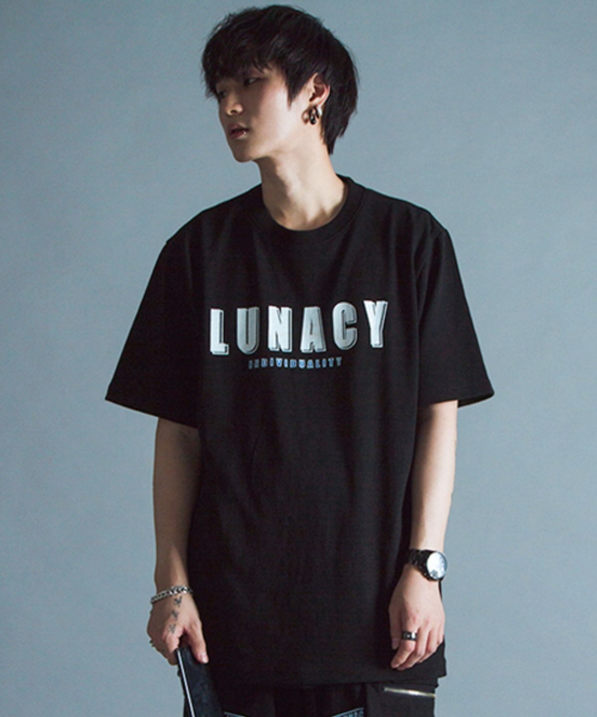 루나시(LUNACY) 루나시 로고 오버핏 반팔티 - 블랙