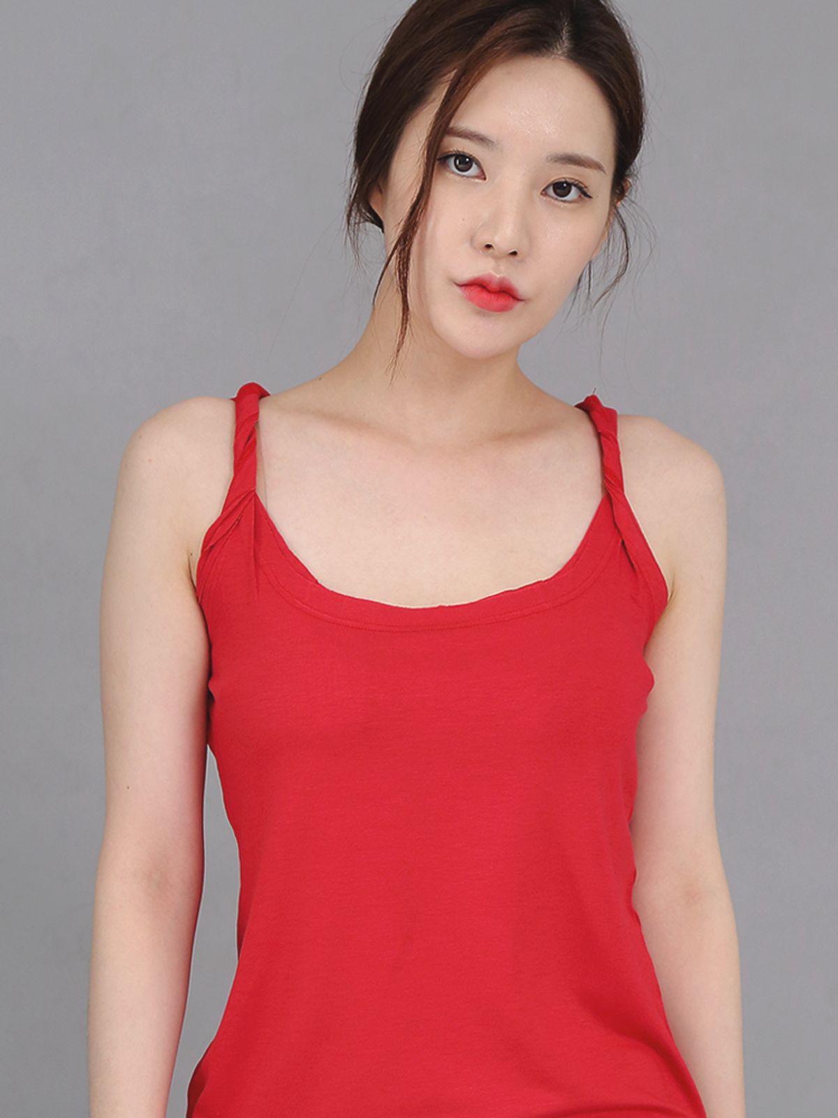 기럭지(KILUCKGI) 레이온 어깨꼬임 민소매 티셔츠