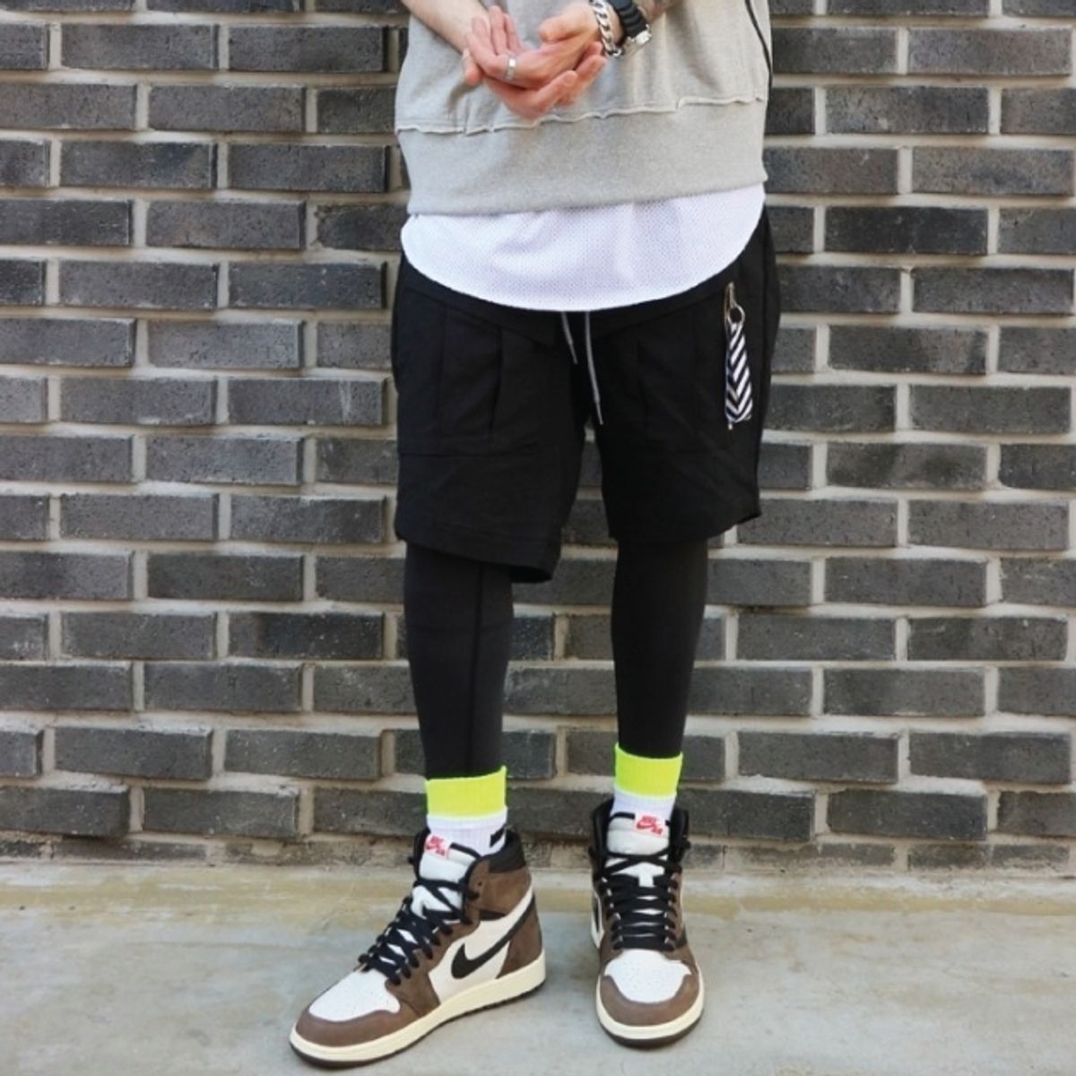 라울(LAUL) LAUL LINEN CARGO HALF PANTS BLACK 라울 린넨 카고 반바지 블랙