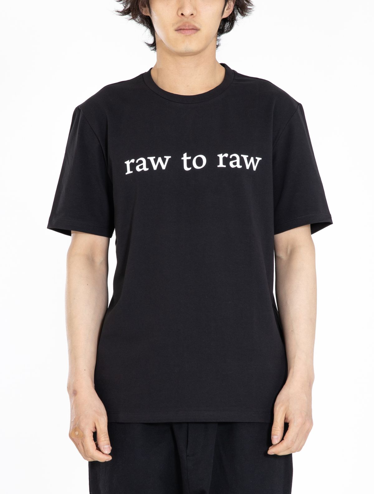 로우 투 로우(RAW TO RAW) MRT013B 로고 슬림 티 (블랙)