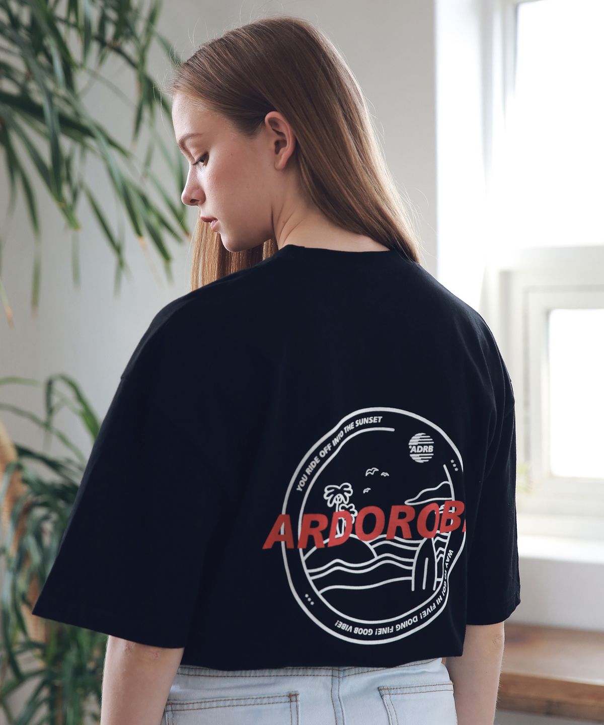 아더로브(ARDOROBE) 유니섹스 아일랜드 서클 티셔츠 ATS192004-BK