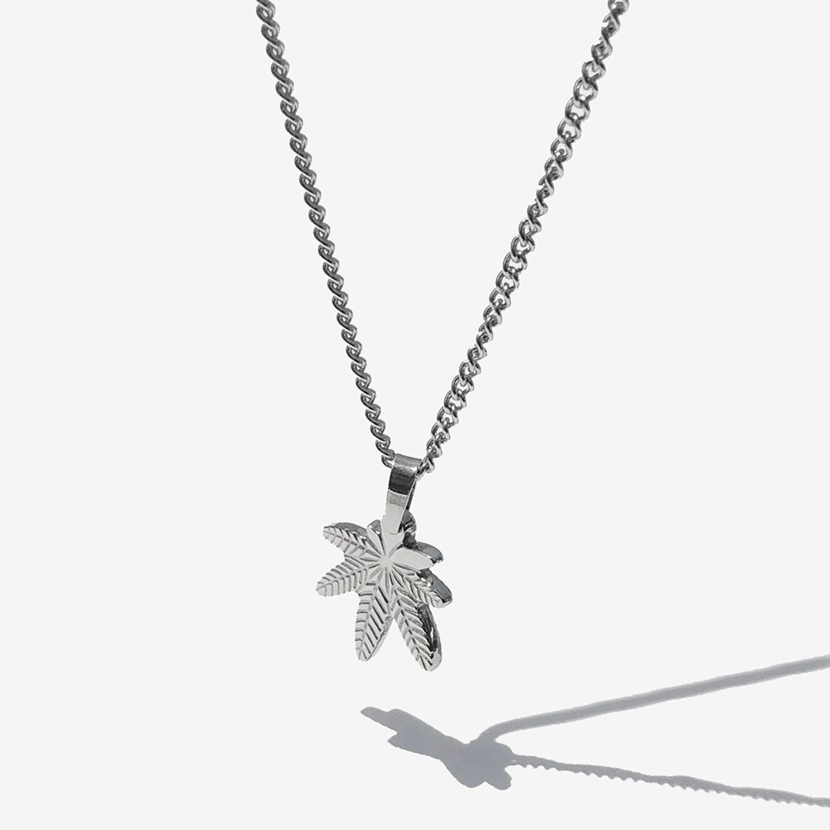러쉬오프(RUSH OFF) Surgical Steel Weed Pendant Chain Necklace  / 위드 펜던트 체인목걸이