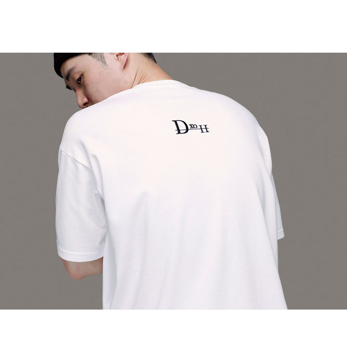 디쏘에이치(D.XO.H) 로고 티셔츠 [ 화이트 ]