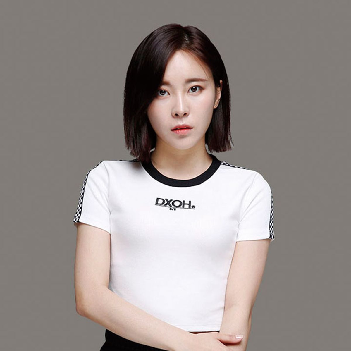 디쏘에이치(D.XO.H) ss 로고 체크 크롭 [ 화이트 ]