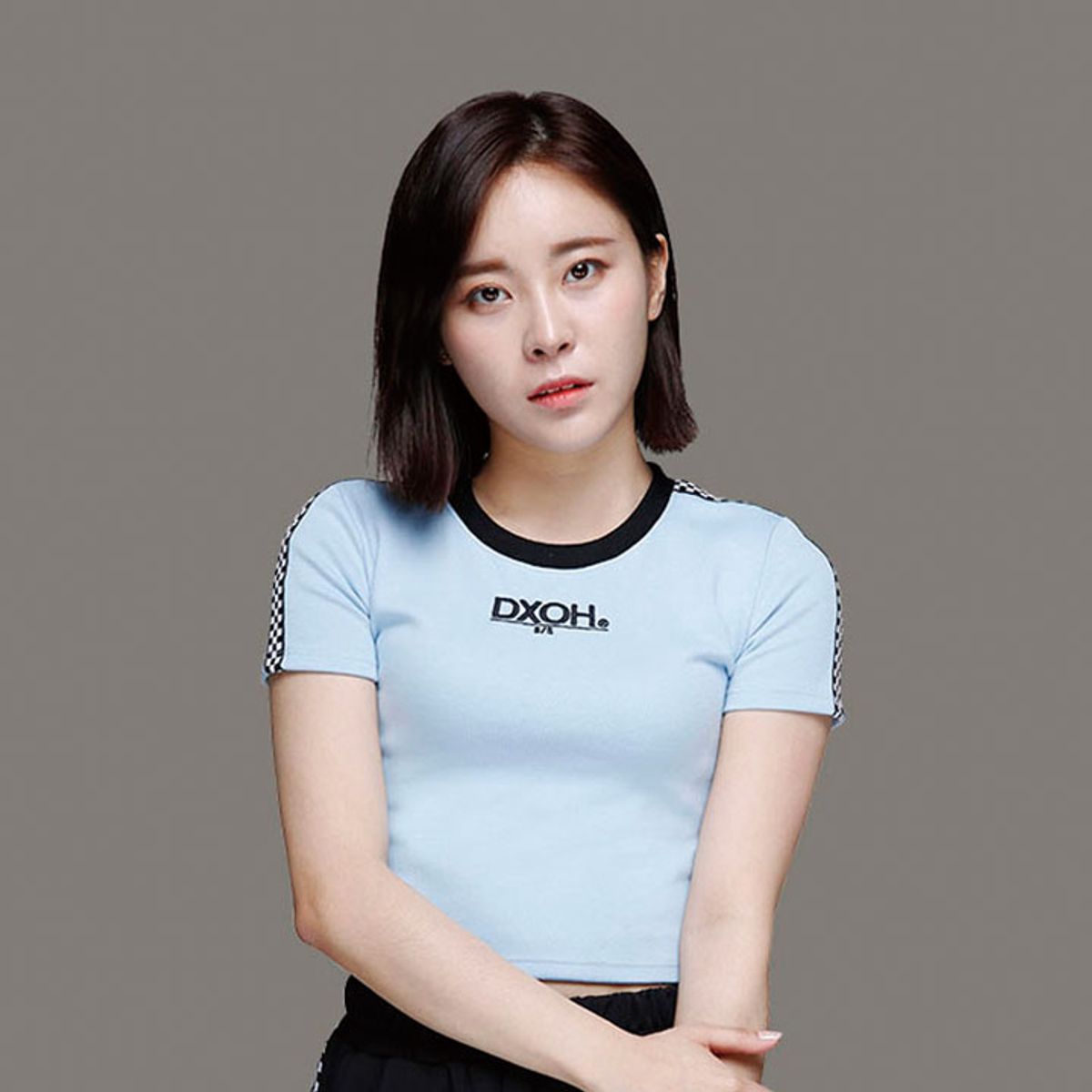 디쏘에이치(D.XO.H) ss 로고 체크 크롭 [ 스카이블루 ]
