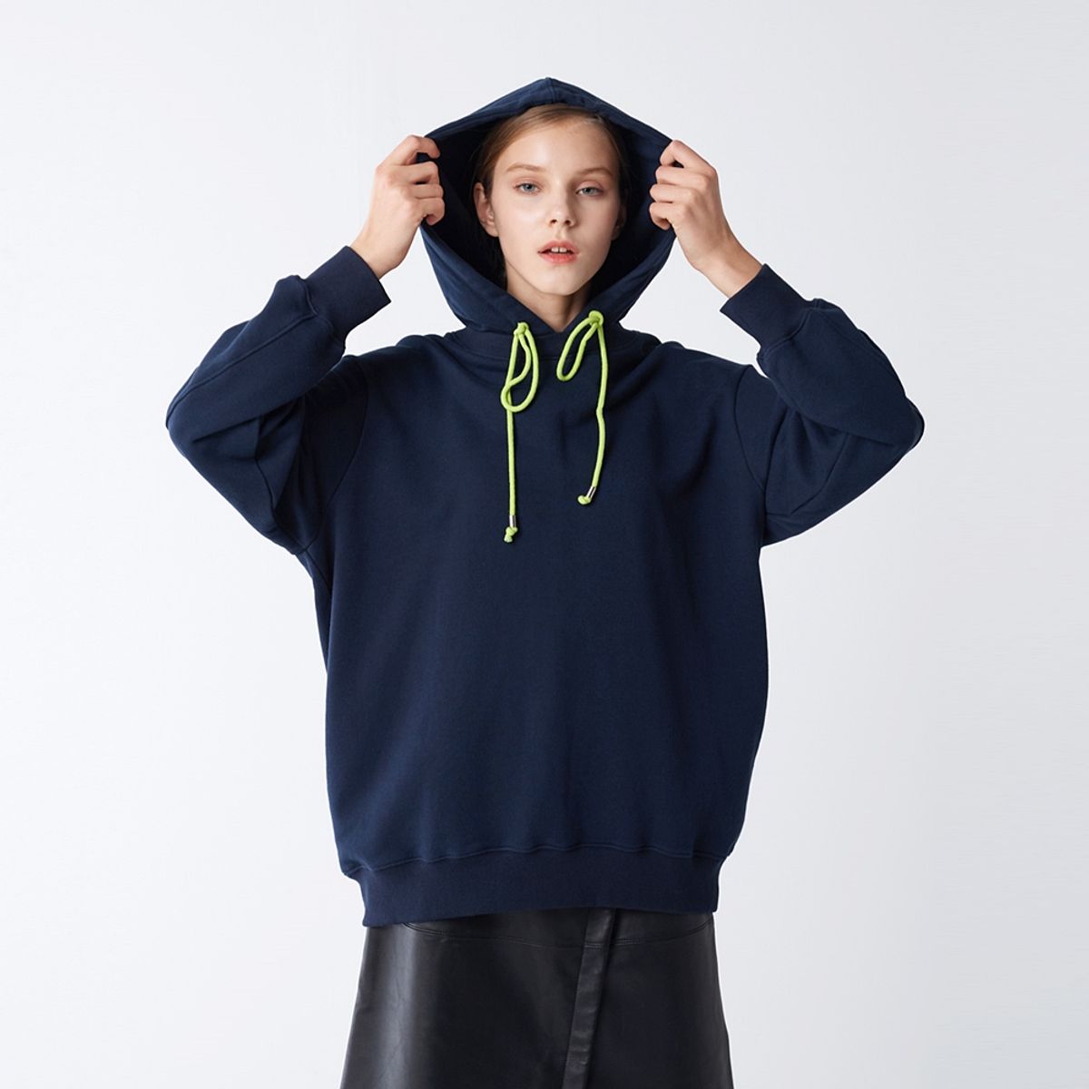 핀블랙(PINBLACK) COCOON HOOD T-SHIRTS NAVY